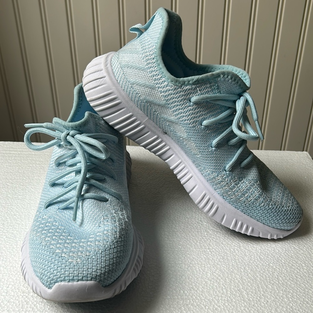 Avia Womens lace up Memory Foam insoles run jog walking Sneakers Size 8 blue